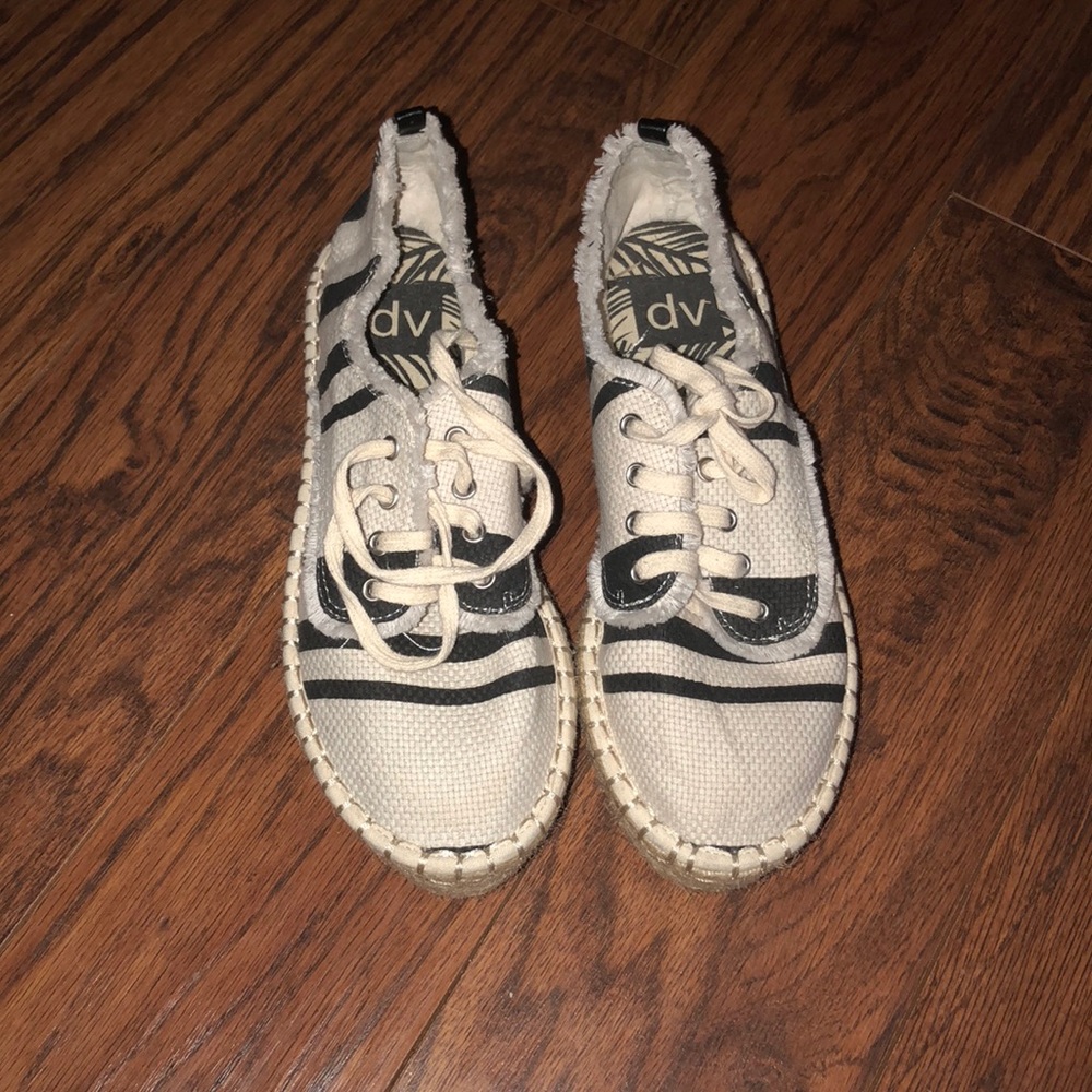 Dolce Vita Sneakers size 6 1/2 black/white